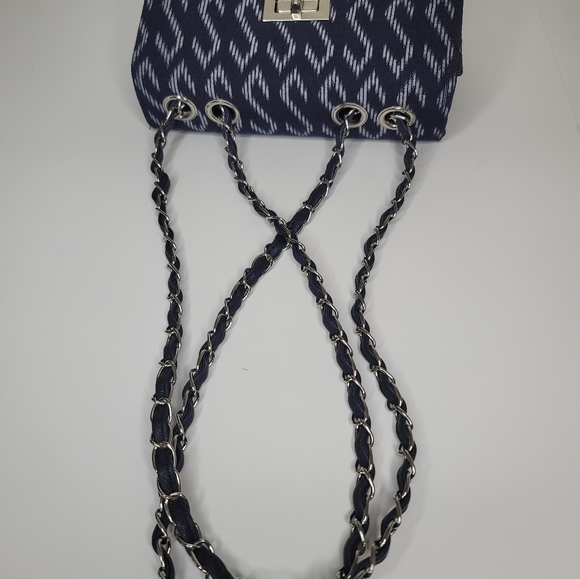 Cross body and shoulders bag. - Picture 9 of 12